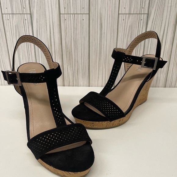 Women’s Black Cork Wedge Heels SZ 7.5 in excellent pre-owned condition. - Picture 5 of 5